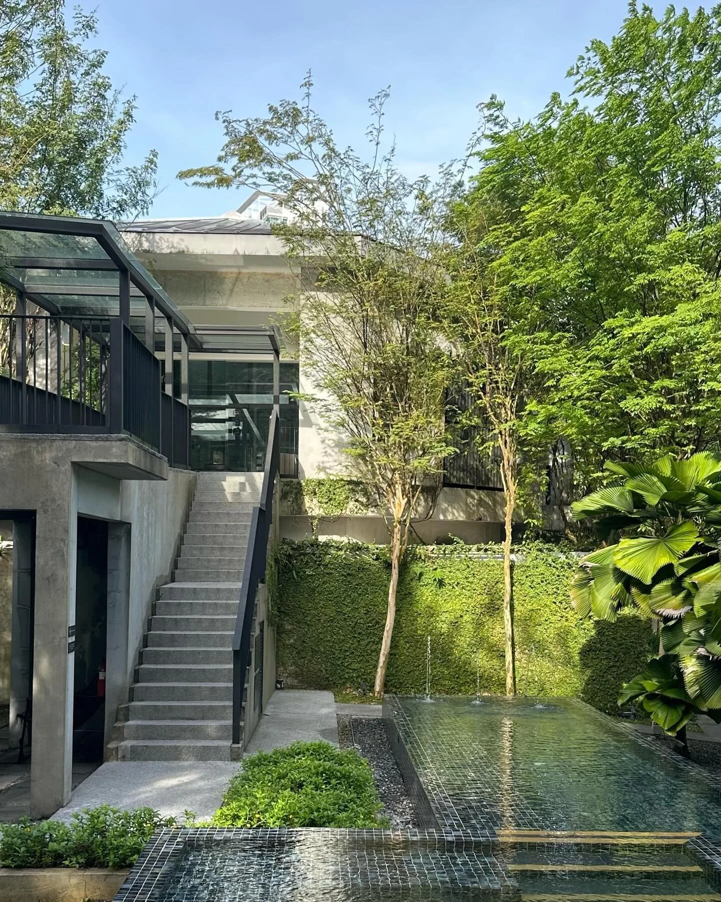 Lloyd&rsquo;s Inn 2.0 | bits of old and new | March &lsquo;25