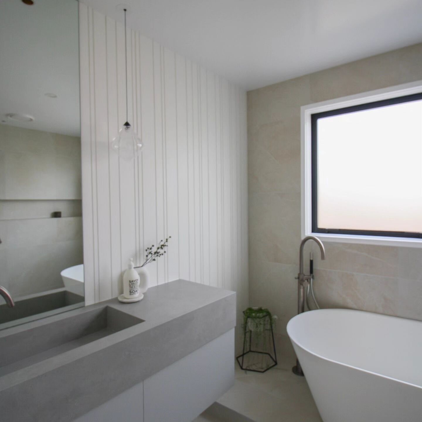 An elegant and calming main bathroom featuring mixed panel T&amp;G, soft marble look tiles, platform bath, full length shower niche, and a custom vanity ✨️ 

&bull; Construction by @collier_construction_ltd_nz 

#interiordesign
#bathroomdesign #bathr