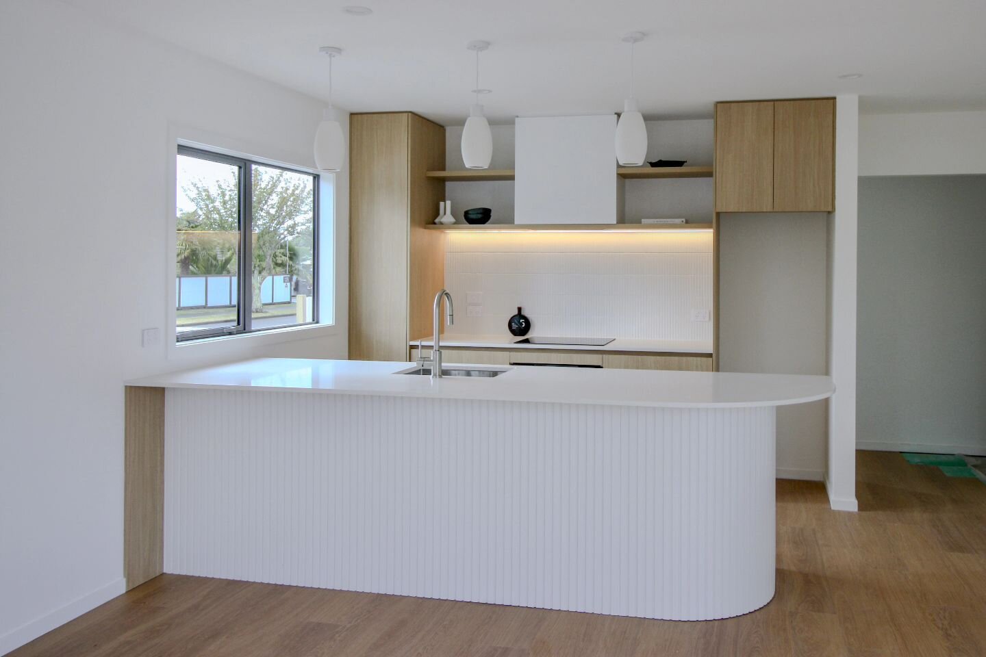 1 of 4 kitchens at our Napier development project, featuring a curved island and crisp surfaces 🤍
Ready for their new owners very soon! 

#kitchendesign ##nzkitchendesigner #nzkitchens #kitchendesignnapier ##nzinteriordesigner #napierkitchens #curve