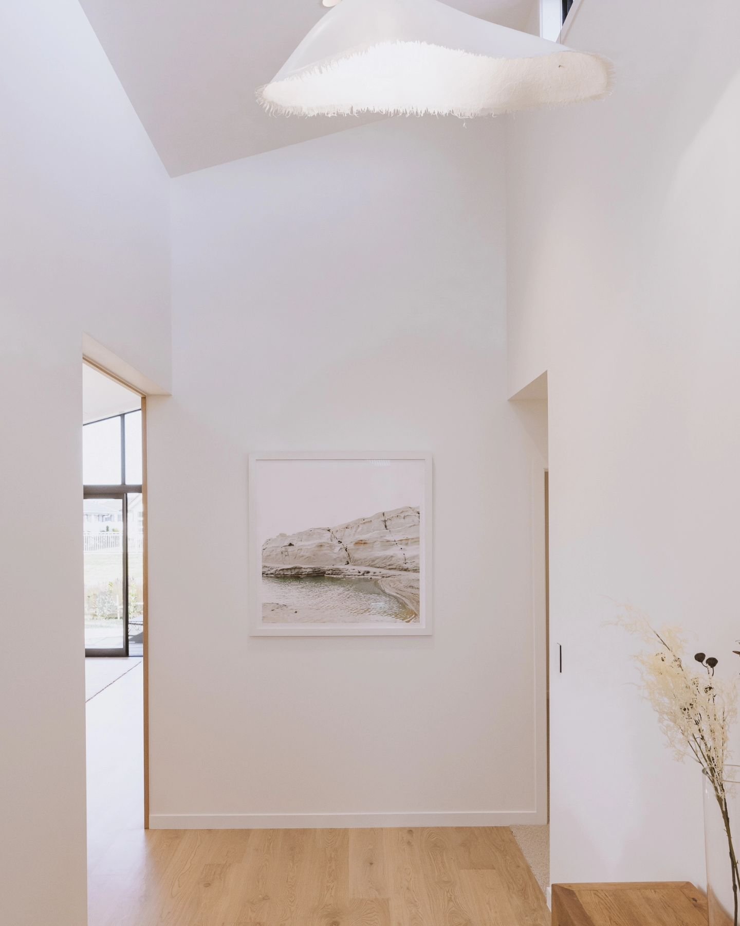 Creating a connection of rooms visually through elements of light, space, and interest at our Papamoa project.

📸 @jeremeaubertin 
Construction by @collier_construction_ltd_nz 

#spaceplanning #interiorarchitecture #texture #organicmaterials #entran