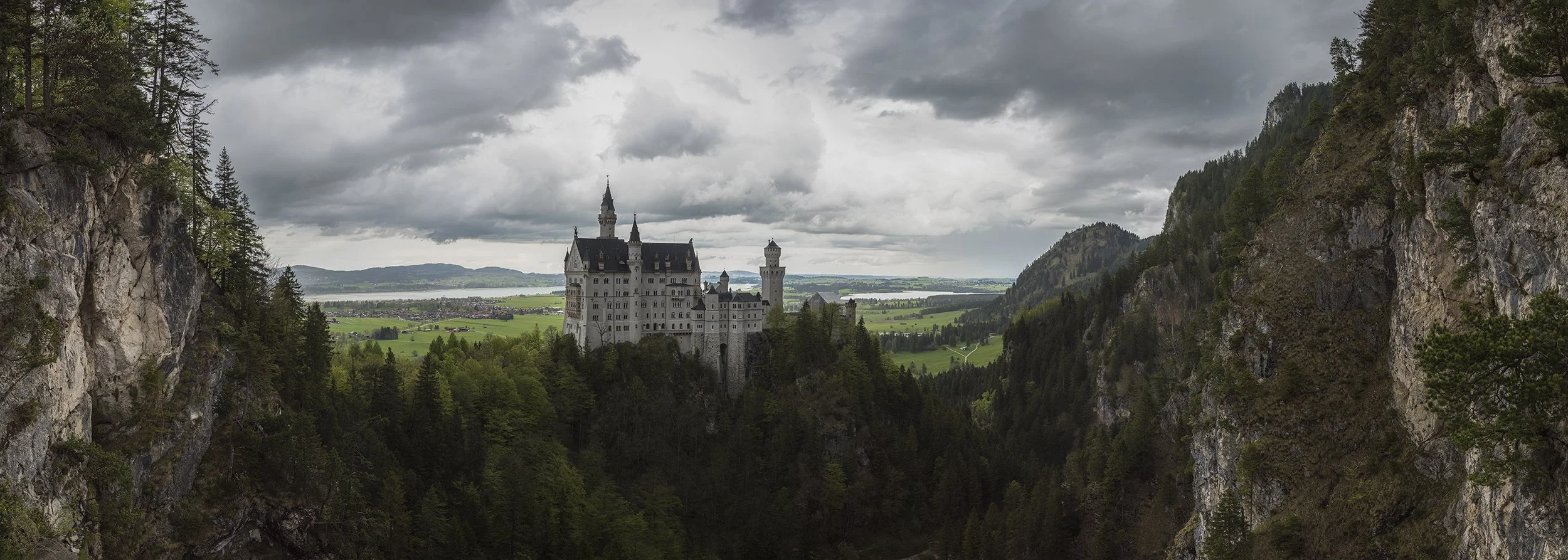 neuschwanstein_stormy_skies.jpg