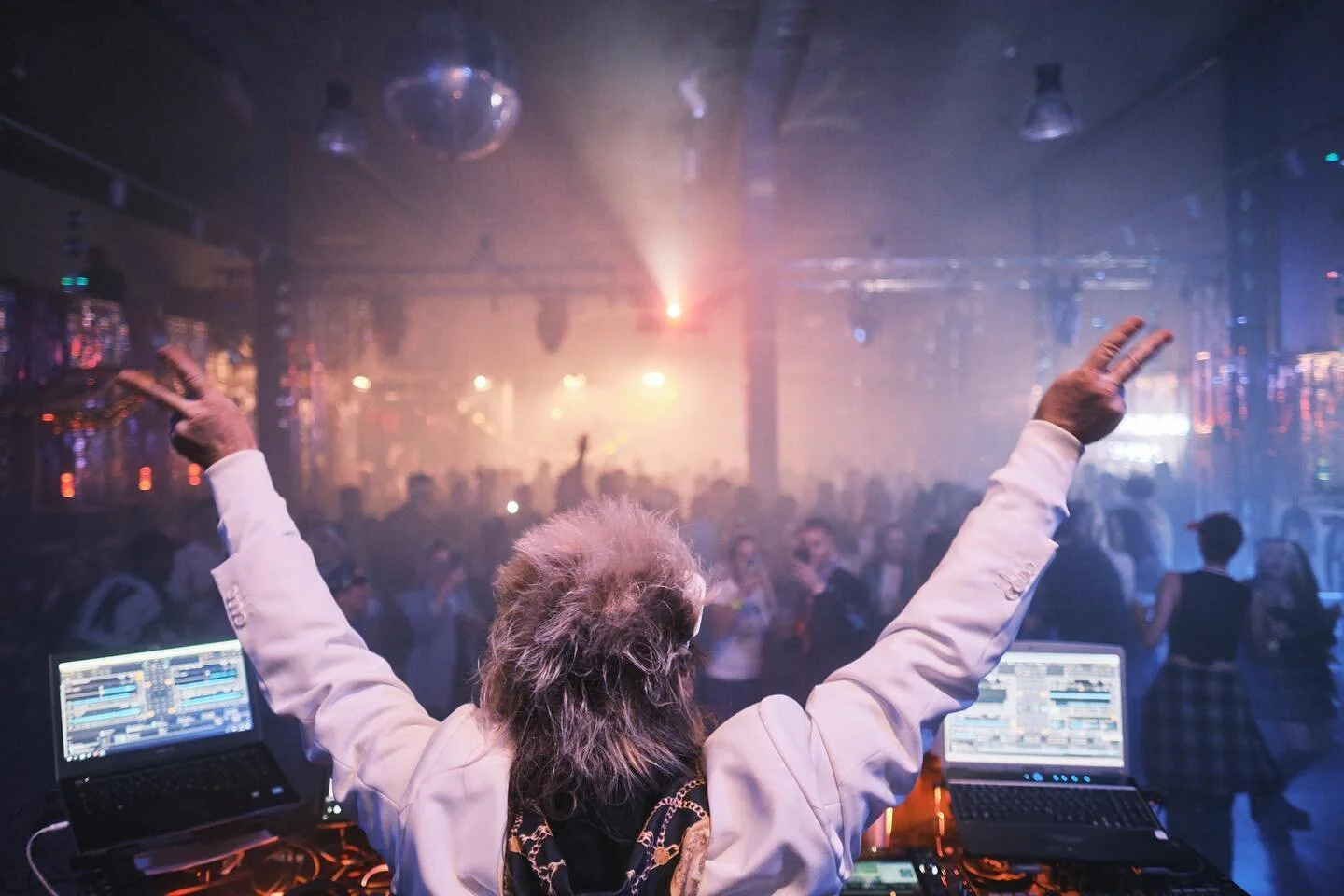 HOLY FASHION GROUP (EN)