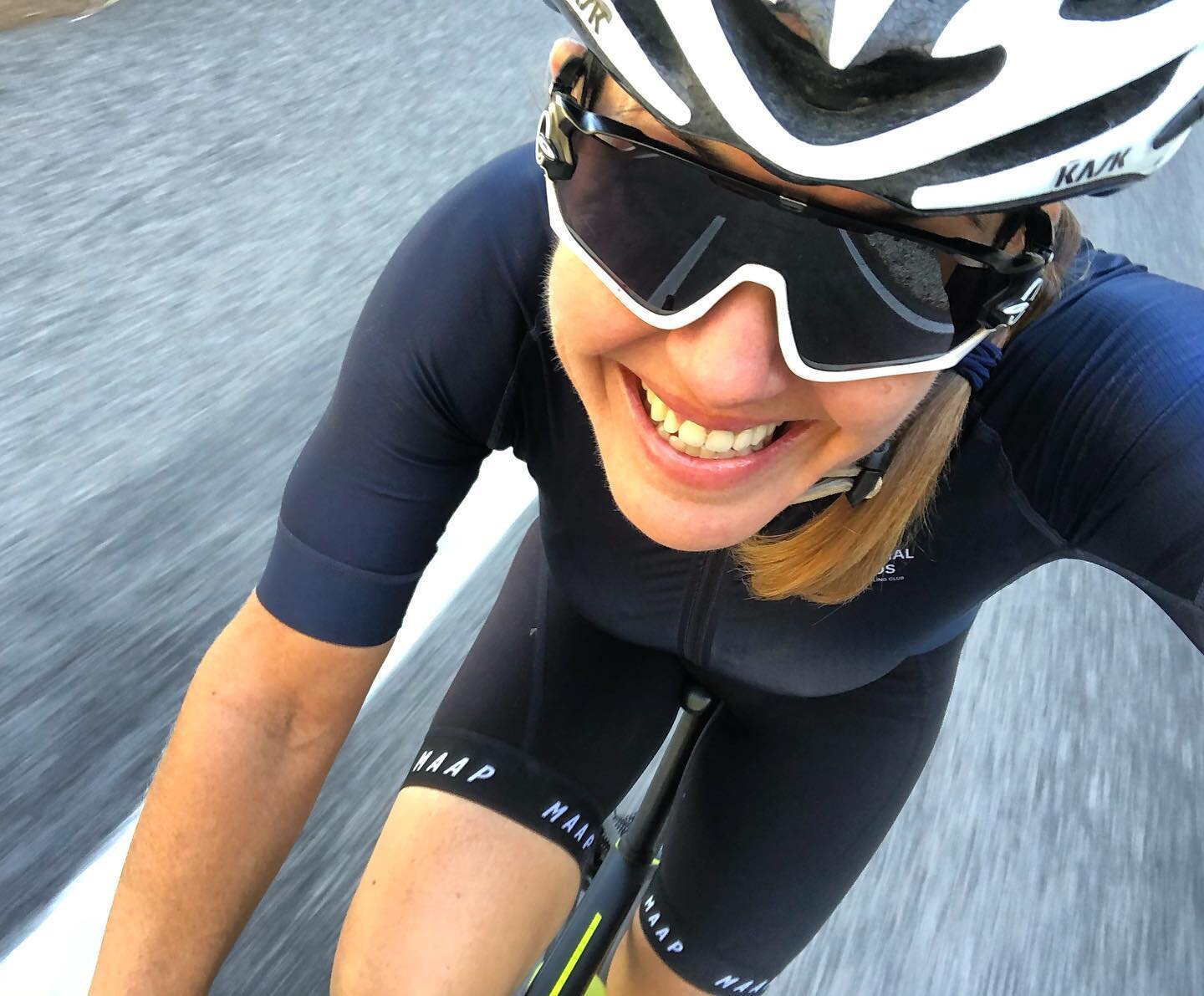 Can&rsquo;t recall if I was smiling because of the gorgeous weather, great company or the thought of the cakes awaiting at our next caf&eacute; stop 😂. Tough not to grin on two wheels in Mallorca. Were you out grinning on your bike today? #womenscyc