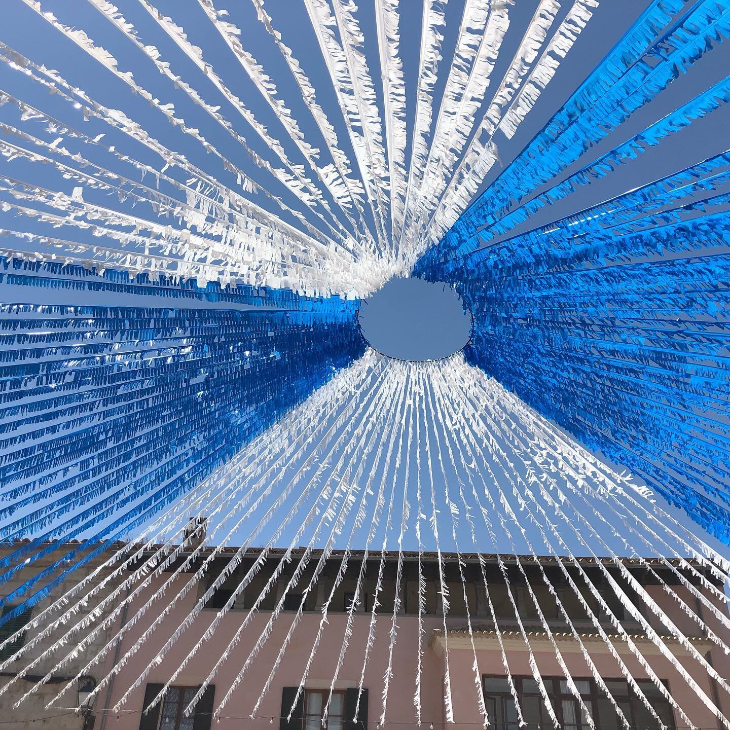 Look up! #mallorca #villagelife #placa #lifeinfullcolor #bluesky #fiesta #iloveithere