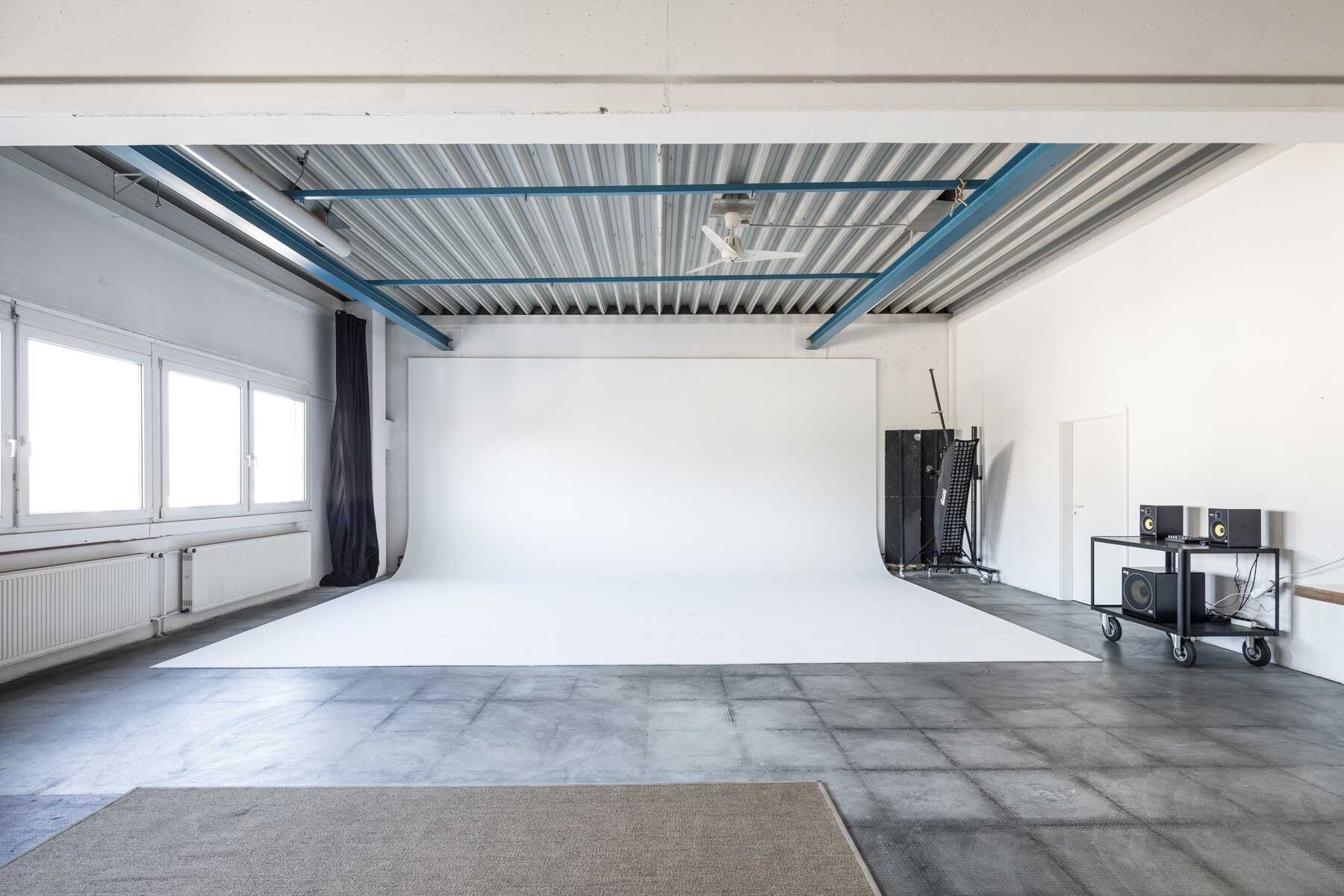 sydoo-studios-tamm-fotostudio-mieten-coworking-space-ludwigsburg-industrie-loft-flair-creative-space.jpg