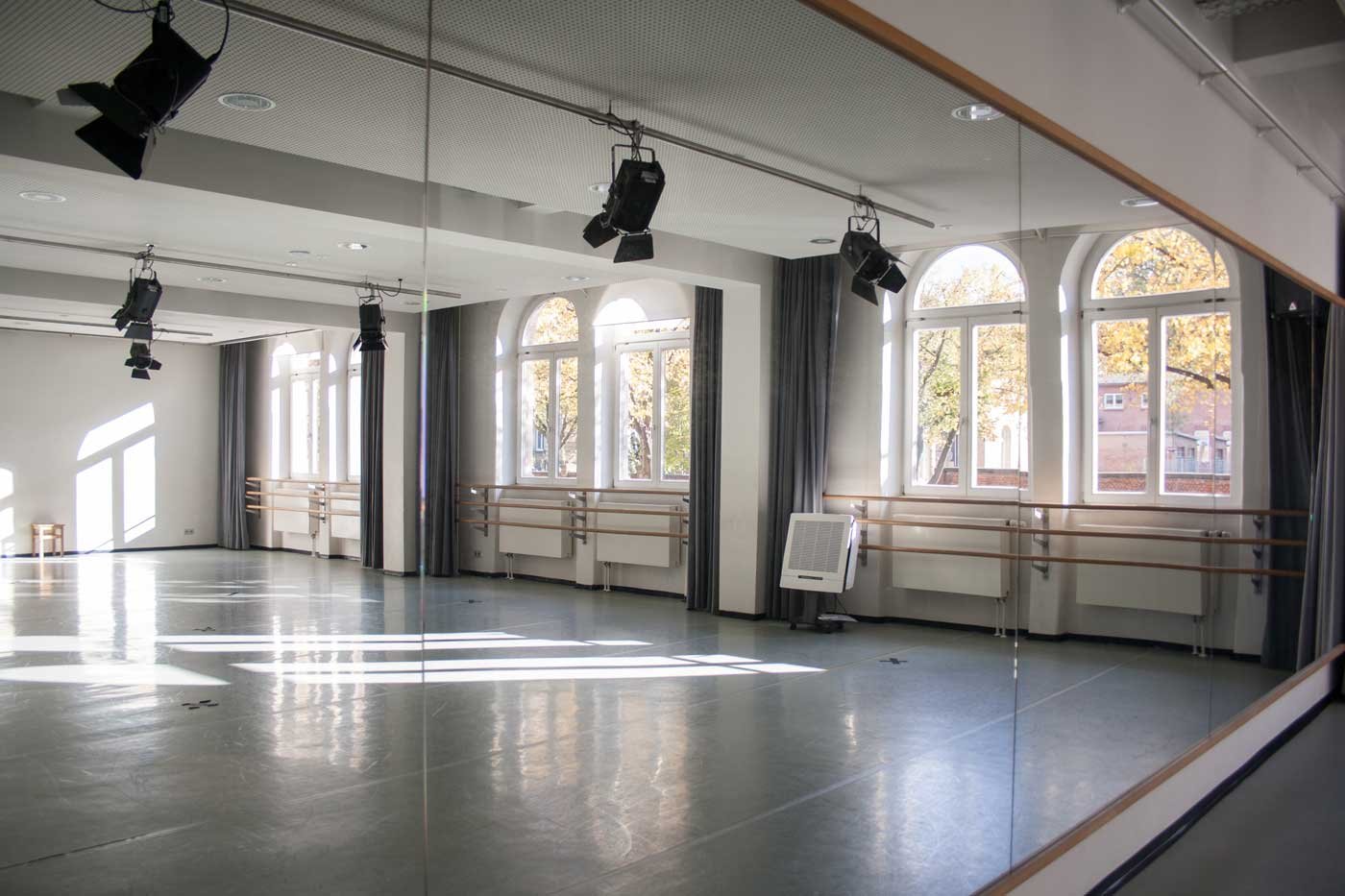 kultur-on-tour-spiegelsaal-kunstzentrum-karlskaserne-tanz-theaterwerkstatt-ludwigsburg.jpg