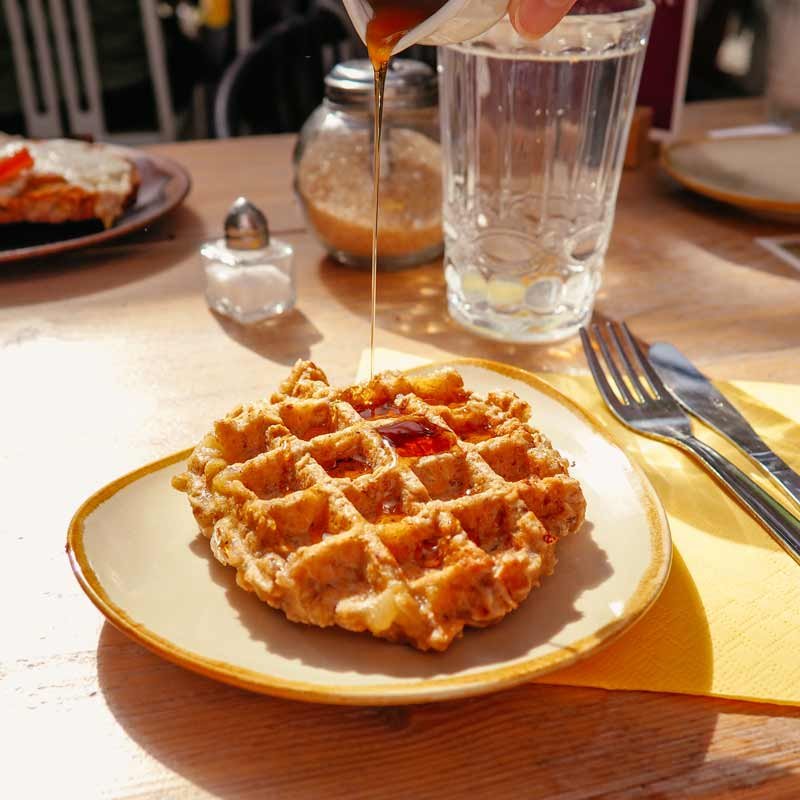 ayurvedisch-essen-fruehstueck-cafe-ayurliving-korntal-muenchingen-ludwigsburg-waffel-brunchen-gehen-gastrotipps.jpg