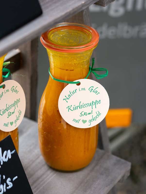 natur-im-glas-bio-manufaktur-foodtruck-kuerbissuppe-schloss-ludwigsburg.jpg