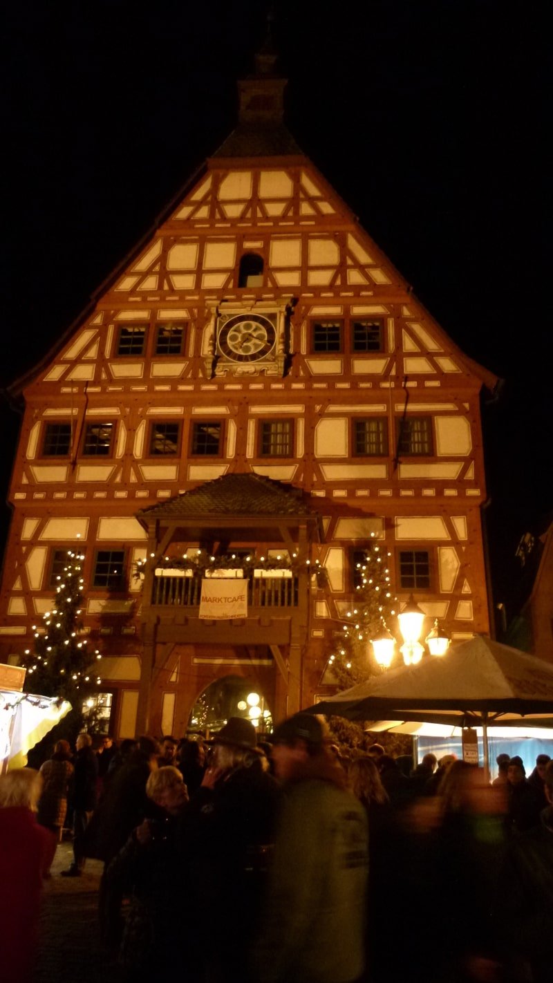 weihnachtsmarkt-besigheim-rathaus-fachwerk-haus-historische-altstadt.jpg