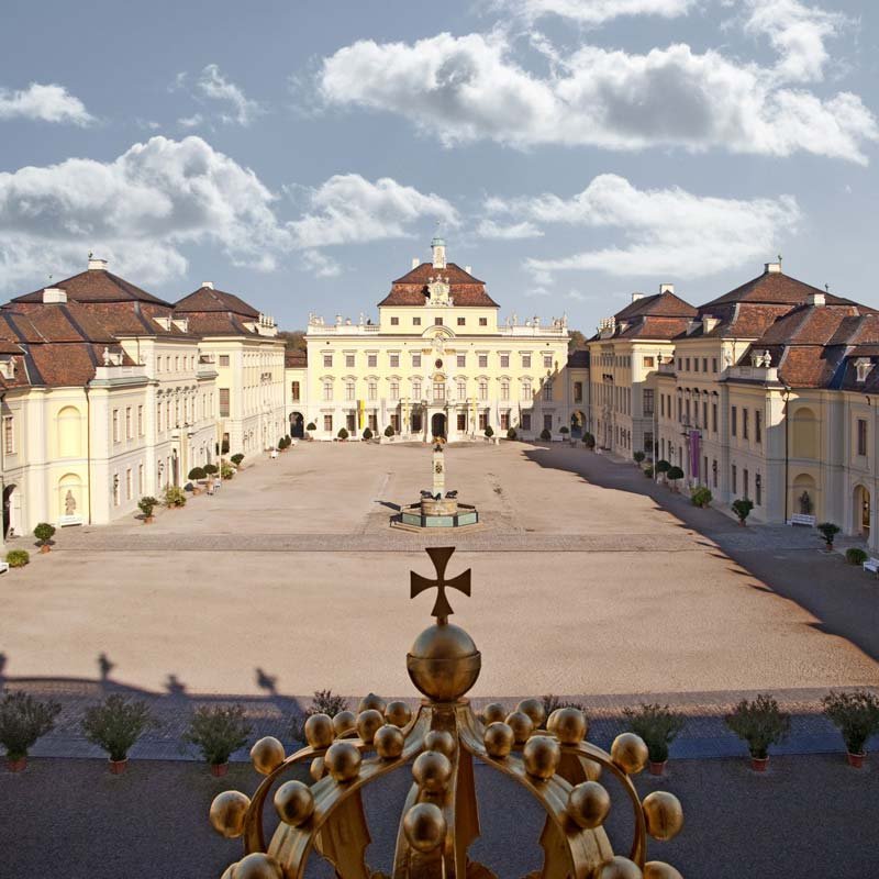 residenzschloss-ludwigsburg_mittlerer-hof_norbert-stadler_ssg-pressebild.jpg