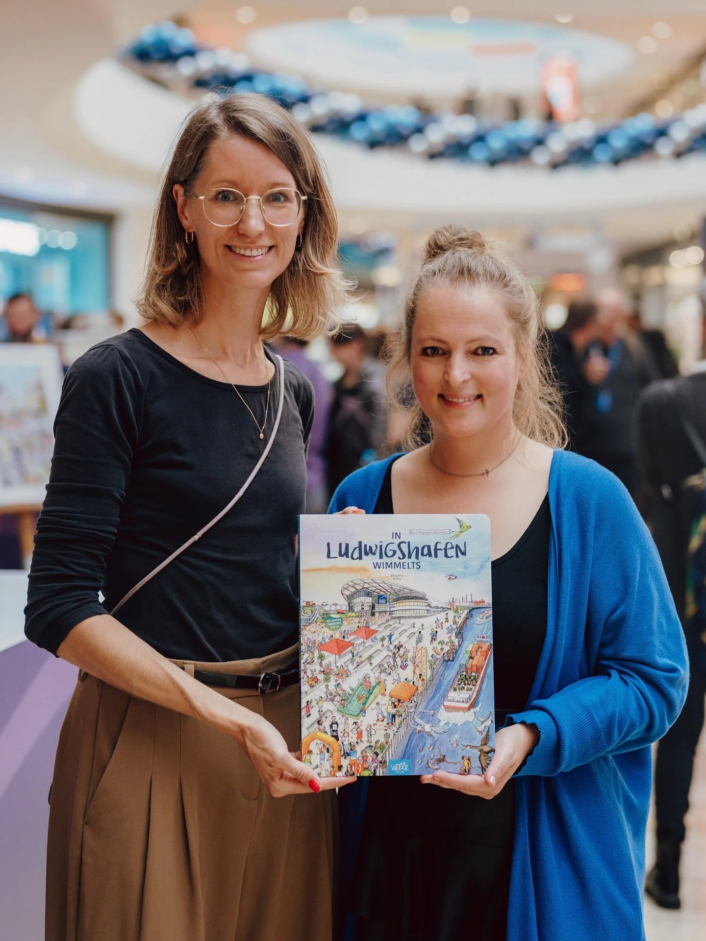 Wer h&auml;tte das gedacht, als wir 2021 unser Ludwigsburg-Wimmelbuch herausgebracht haben? Also wir nicht 🤭 

Nach Ludwigsburg, Bietigheim-Bissingen, N&uuml;rnberg und W&uuml;rzburg haben wir ganz frisch auch Ludwigshafen mit einem Stadt-Wimmelbuch
