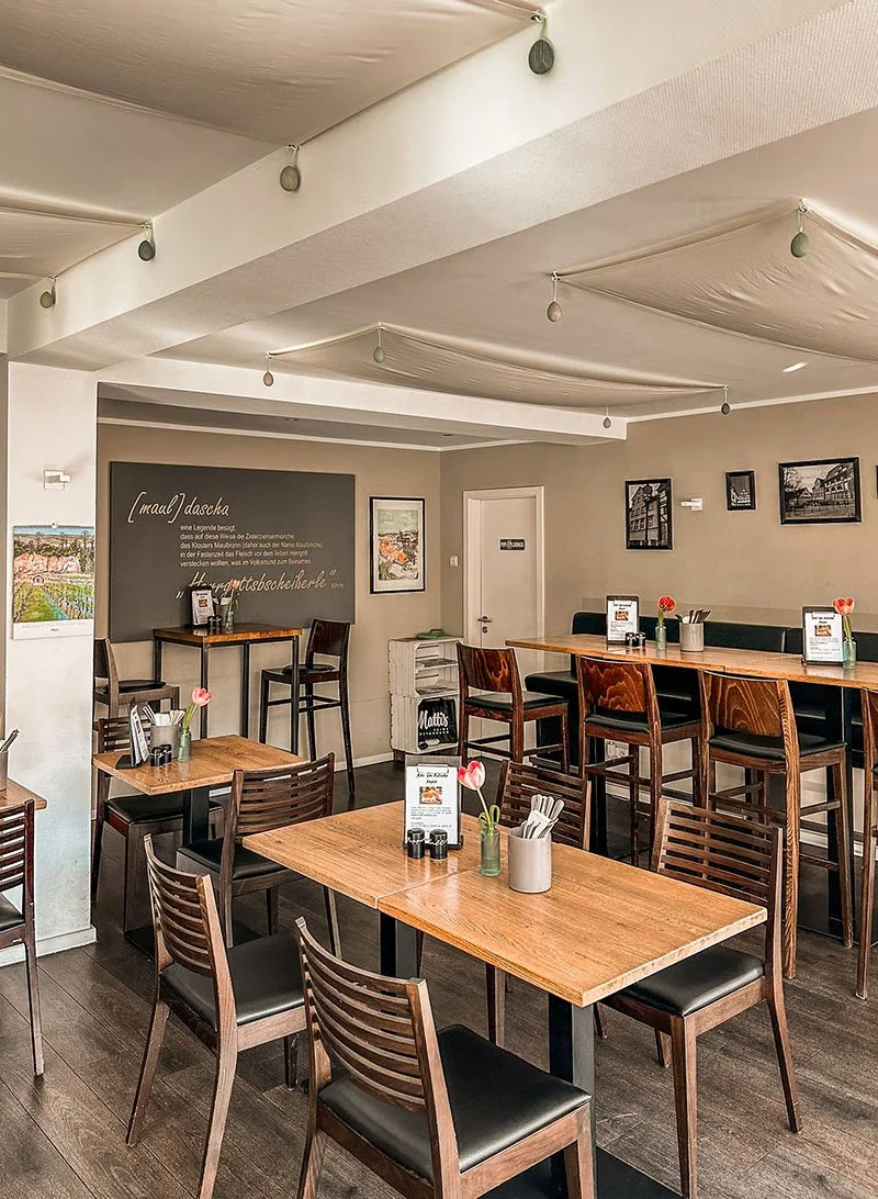 Mattis_Maultaschen-Restaurant_Esslingen_Innenraum-Tische.jpg