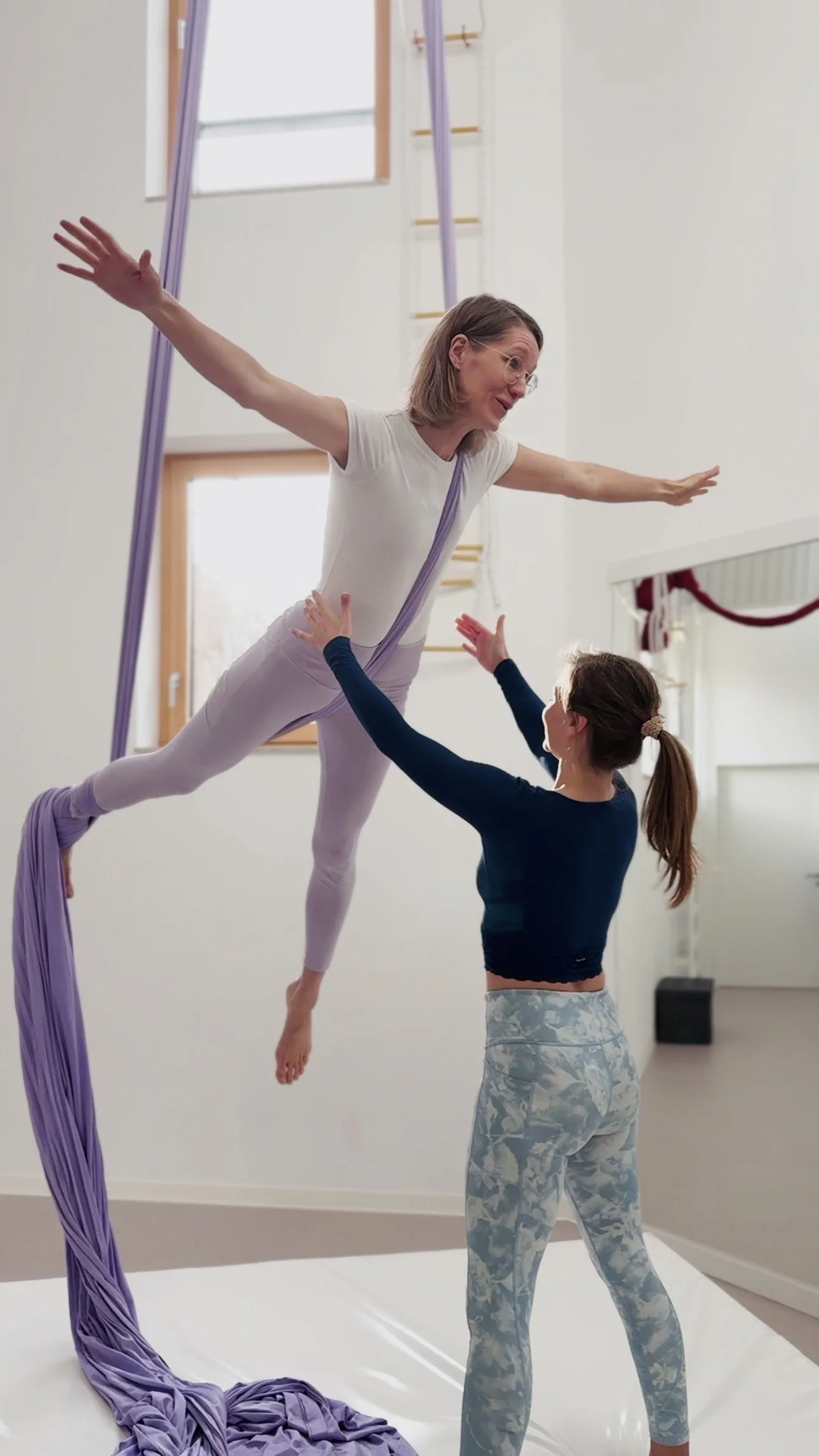 Abgecheckt: Vertikaltuch-Akrobatik im Aerial Loft