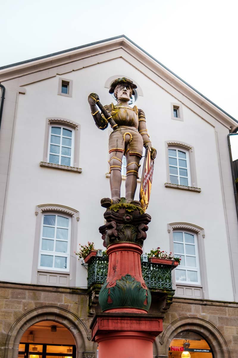 marktplatz-brunnen-besigheim-stadtfuehrung-foto-antonio-chiok.jpg