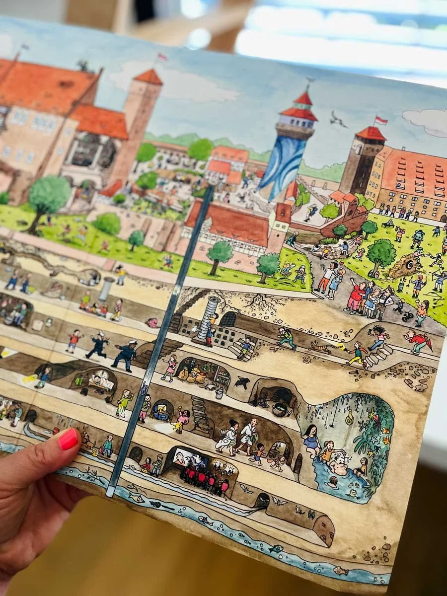 nuernberg-wimmelbuch-kaiserburg-felsengaenge-velle-verlag-brigitte-kuka-illustratorin.jpg