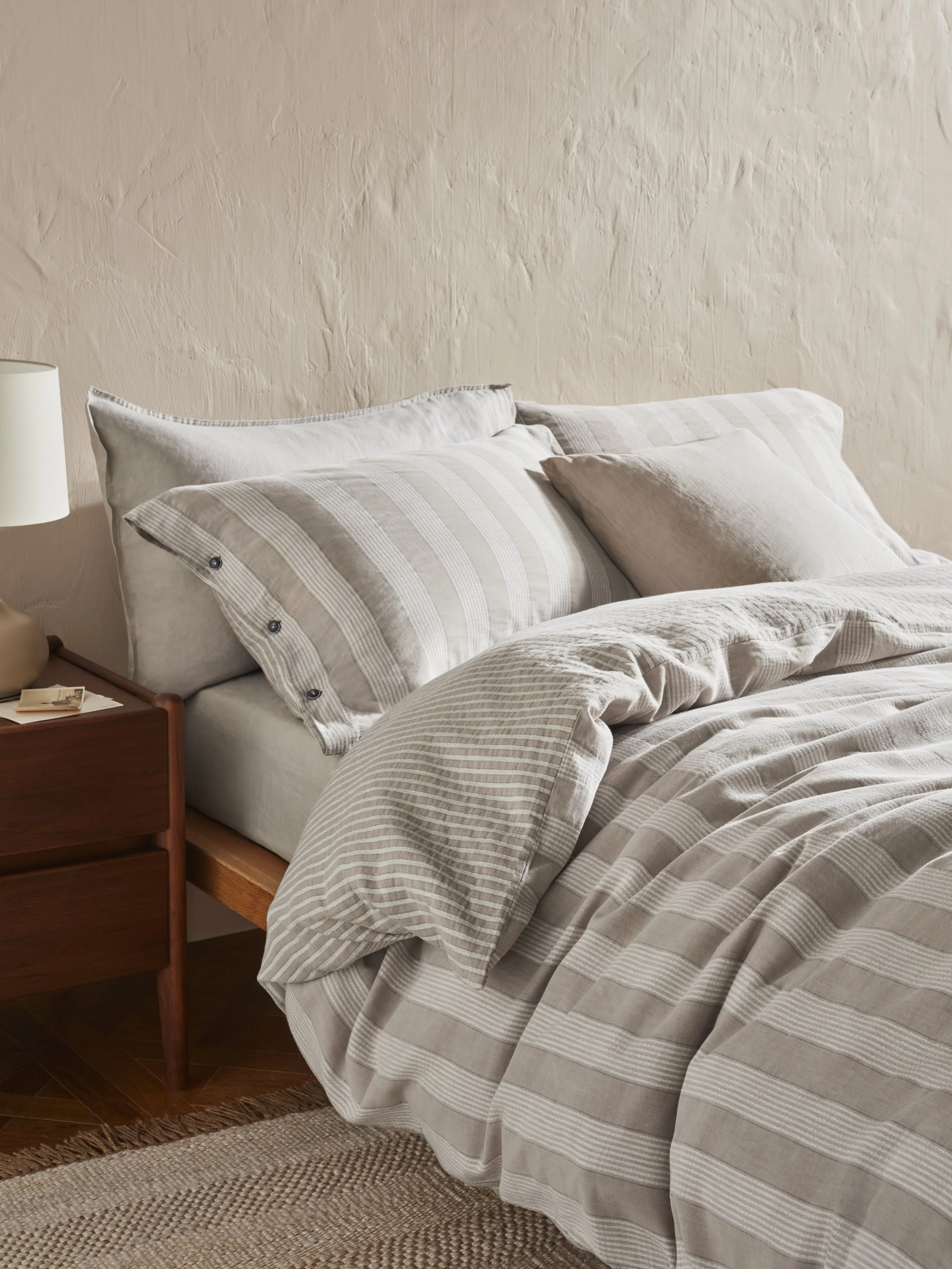 AW23_JACQUARD_STRIPE_62878902_alt1_VERSION2 copy (1).jpg