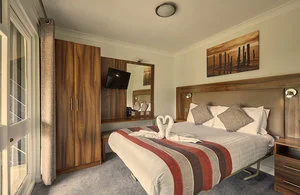 Butlins-Deluxe-Suite.jpg