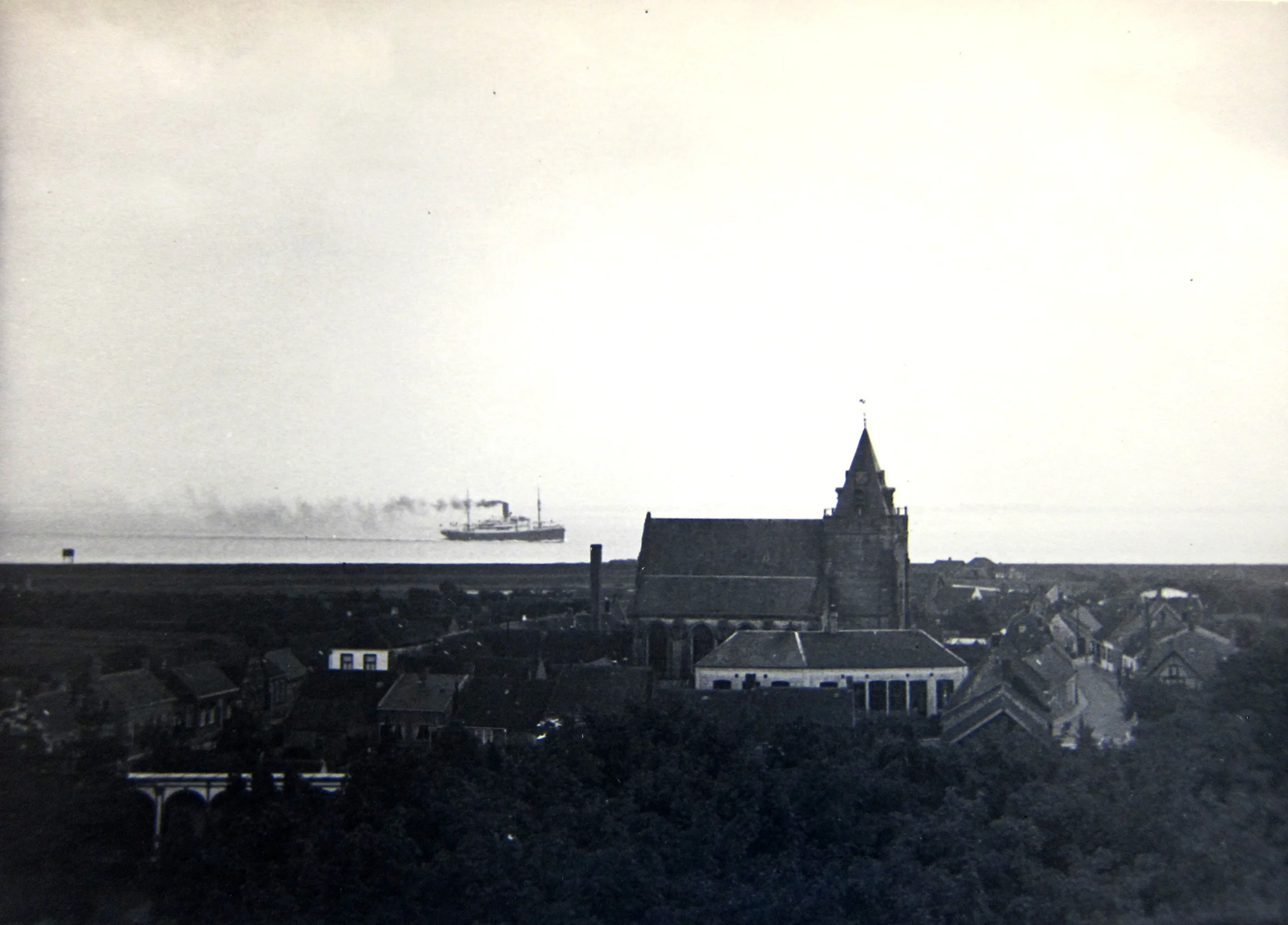 Collectie2-Ellewoutsdijk kerk+schelde.JPG