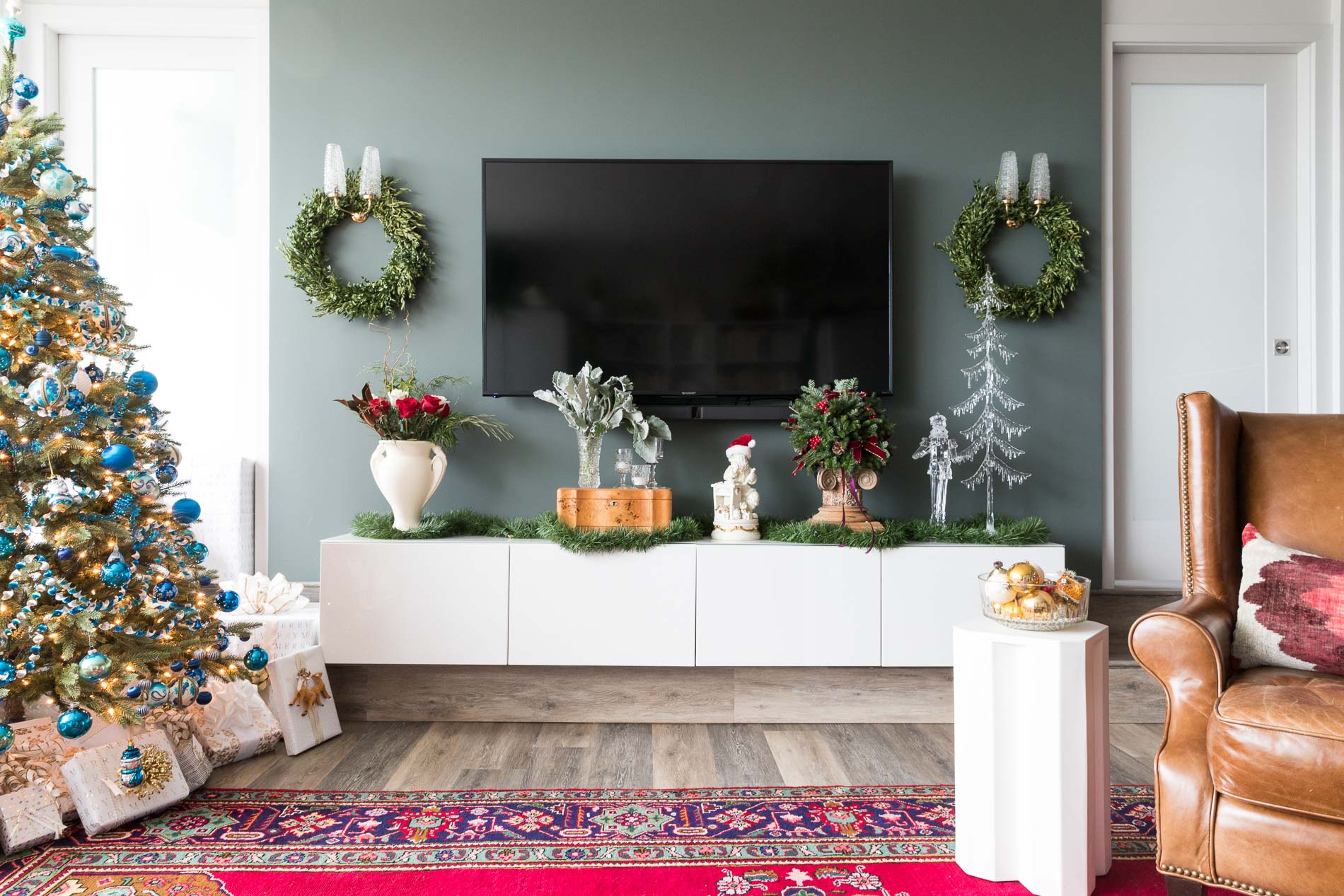 Lake Shore Drive Holiday High Rise Living Room