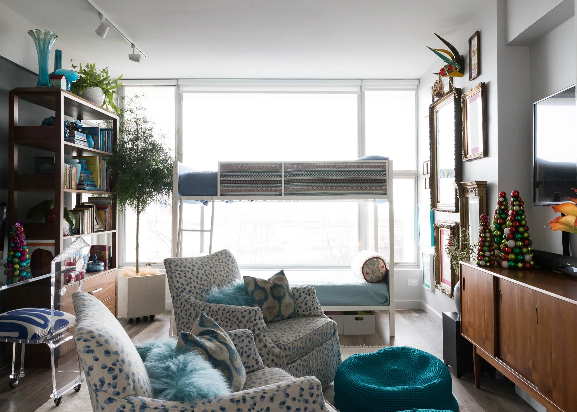 Lake Shore Drive Holiday High Rise Bedroom