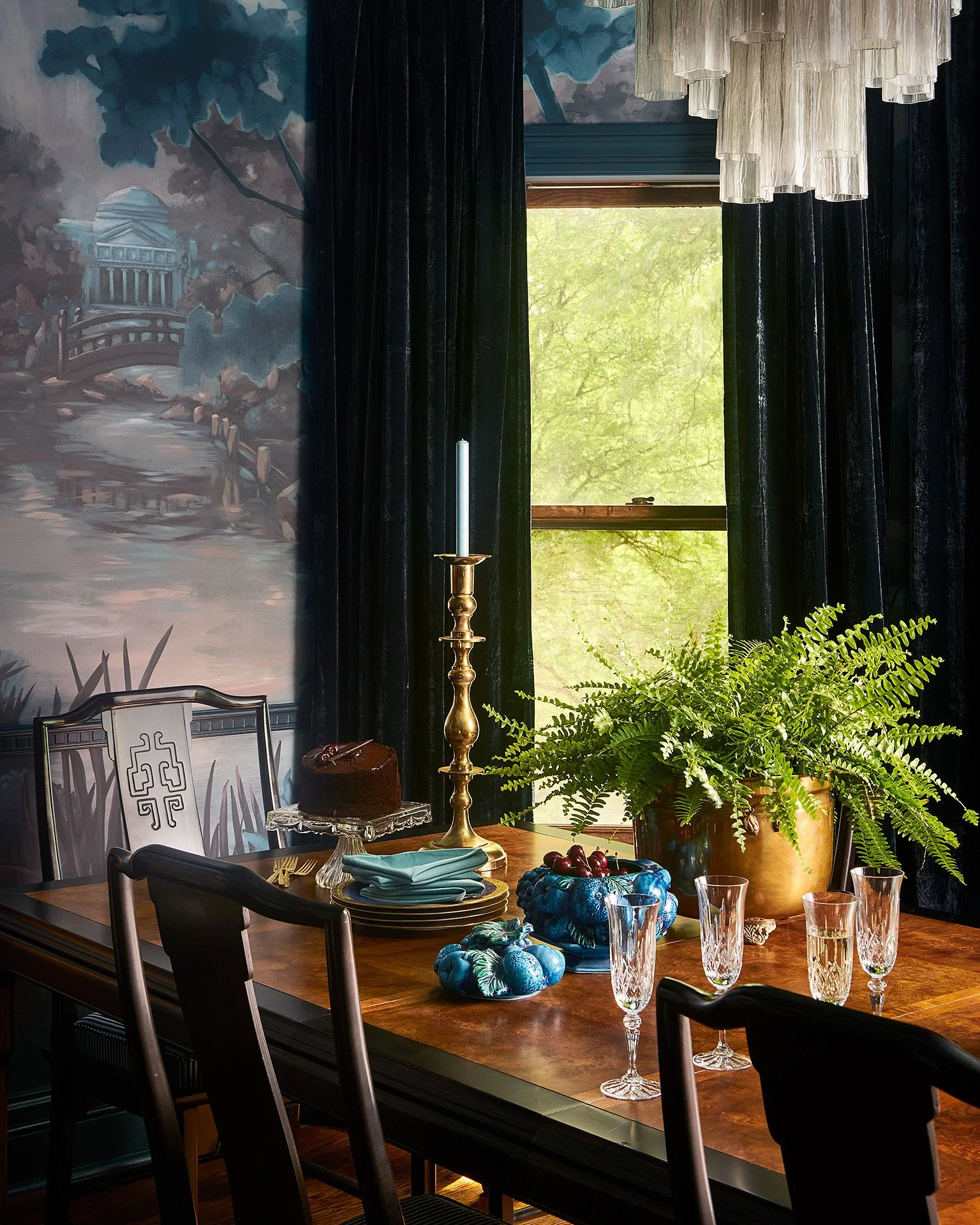 Dining2.jpg