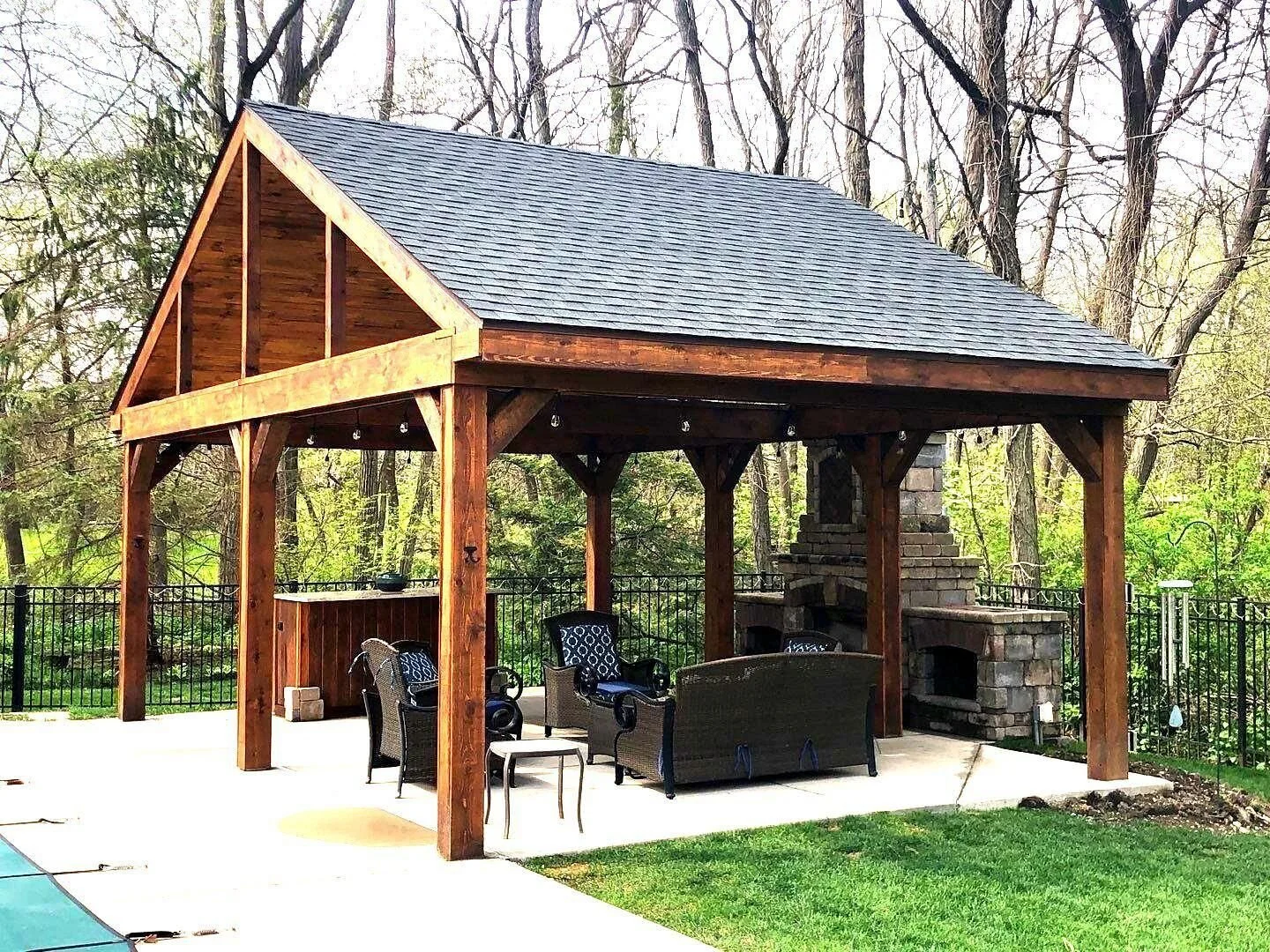 What Outdoor Lighting Designs Would Work Best for an Outdoor Kitchen and Nearby Patio in Homer Glen, IL?