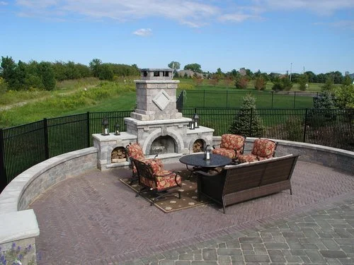 5 Ways Landscapers Near Me Utilize Dark-Colored Pavers in the New Lenox and Homer Glen, IL Areas