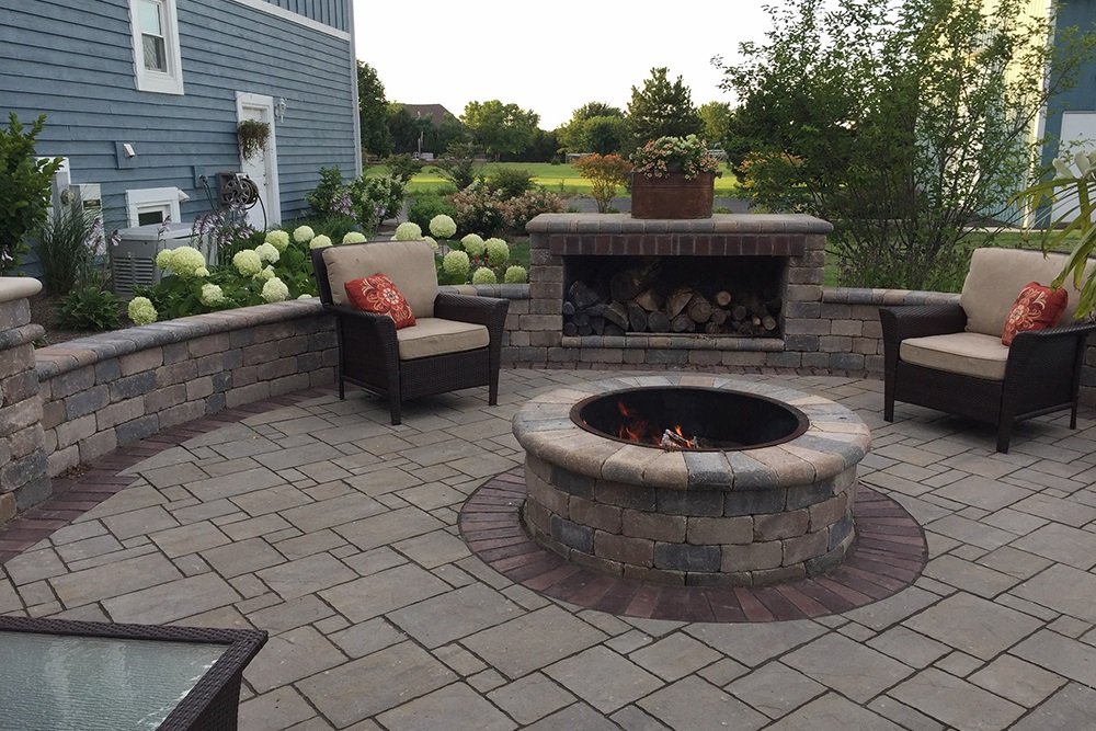 Outdoor+living+with+fire+features+in+Tinley Park,+IL.jpeg
