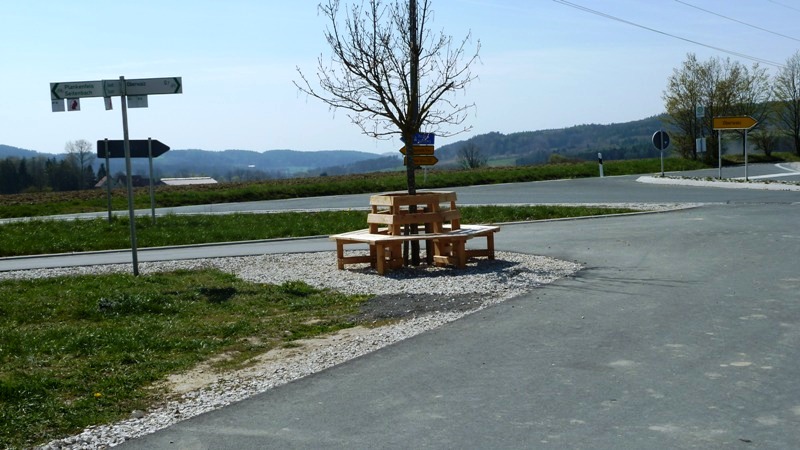 Abzweigung links nach Tröbersdorf