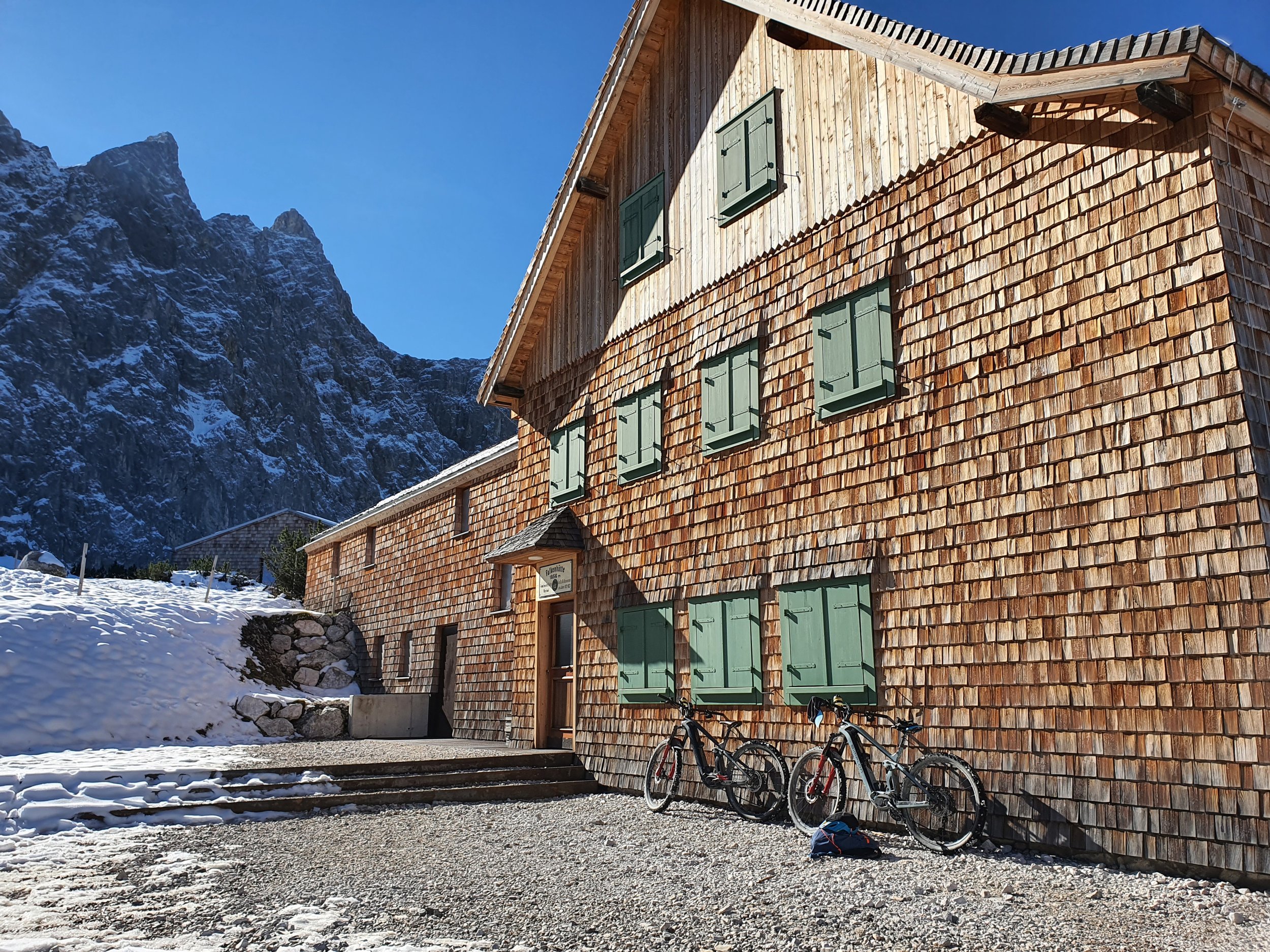 Falkenhütte im Oktober wegen Schnee schon geschlossen
