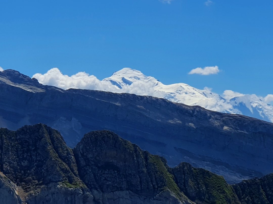 Die eisbeckte Spitze des Mont Blanc