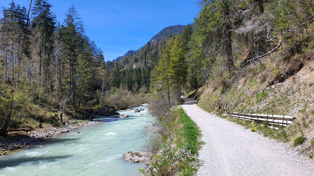 Am Loisachufer Richtung Süden