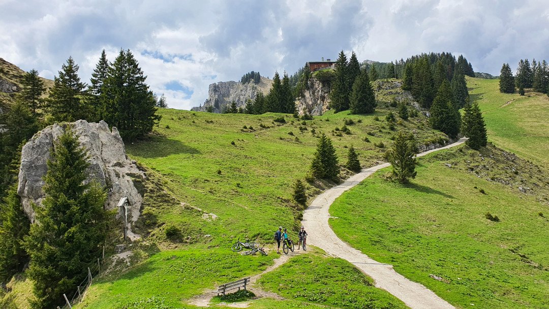 Pürschlinghaus auf seinem Felsenthron