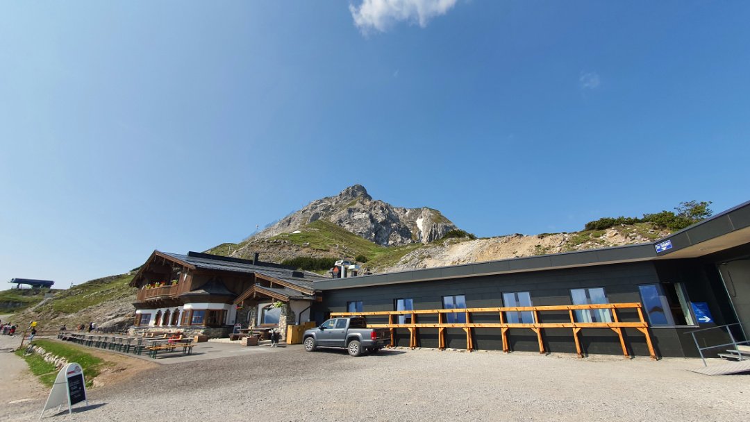 Grubighütte mit Grubigstein (2.233 m)