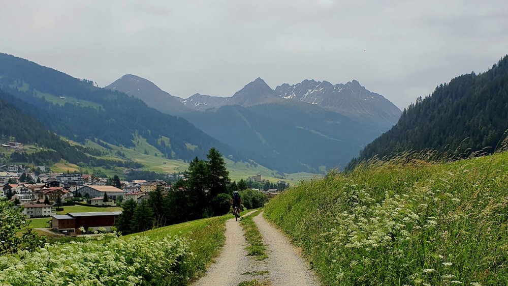 Das Hochtal von Nauders vor den Ötztaler Alpen