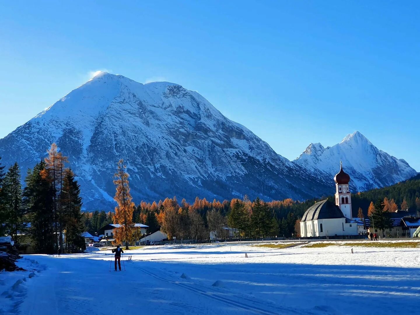 Die Hohe Munde ist seit jeher einer meiner Lieblingsberge, besonders im Winter. 💙❄️☀️😎
.
.
.
#tirolerberge #hohemunde #ersterschnee  #langlaufen #bergliebe #lovetirol