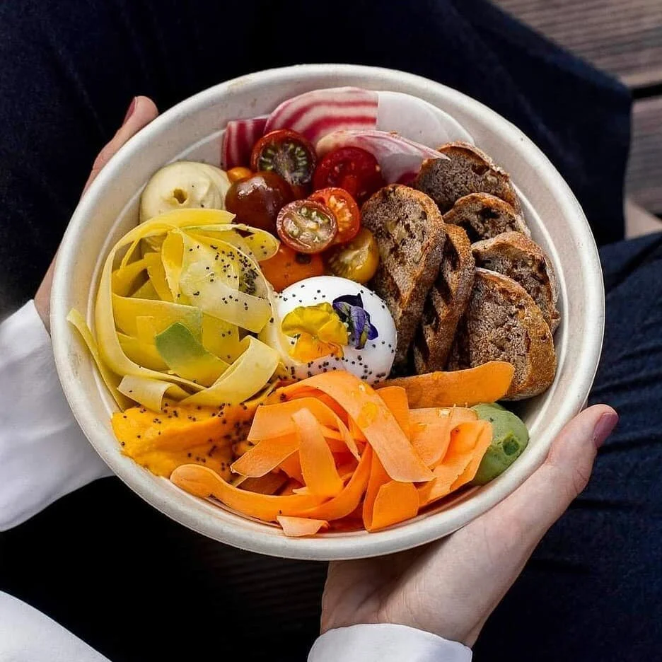 Le @hiltongeneva et @genevadiscovery se sont associ&eacute;s pour donner naissance au Geneva Discovery Bowl, un Buddha Bowl g&eacute;n&eacute;reux, frais et gourmand &eacute;labor&eacute; avec des produits lab&eacute;lis&eacute;s GRTA ! De quoi ravir
