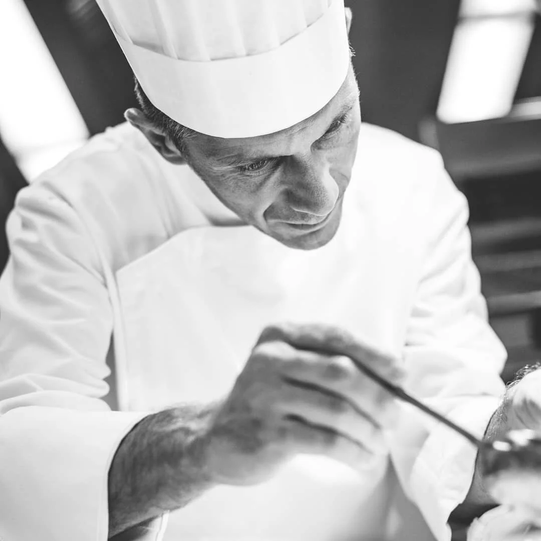 L&rsquo;@hotelroyalevian c&eacute;l&egrave;bre les 10 ans de Patrice Vander, un Chef &eacute;toil&eacute; passionn&eacute; qui propose une cuisine tout en finesse et en harmonie avec la nature.
Rendez-vous pour d&eacute;couvrir le menu d&rsquo;except