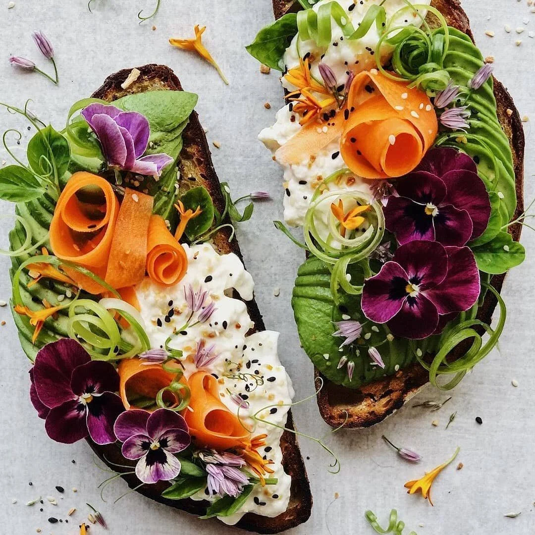 Eat the rainbow
&bull;
Via @lilybubbletea 
#flower #healthyfood #toast #summer #foodphotography #PRandco #PRandfood