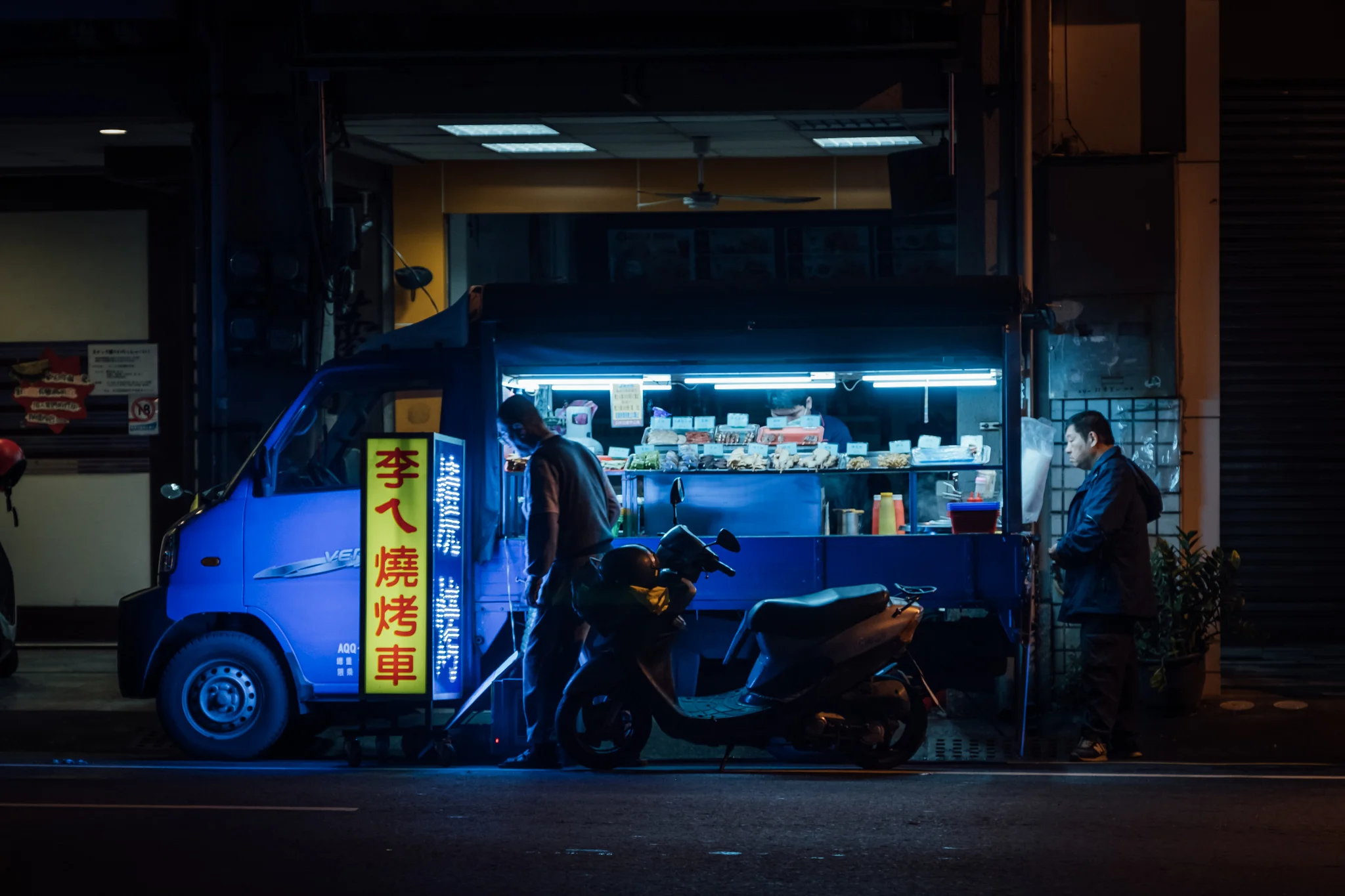 Food truck alongside the road in Tainan