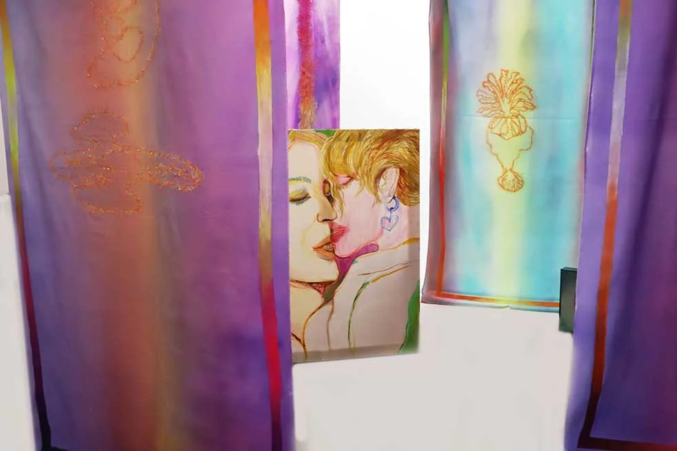 res, kissers installation  with purple .jpg