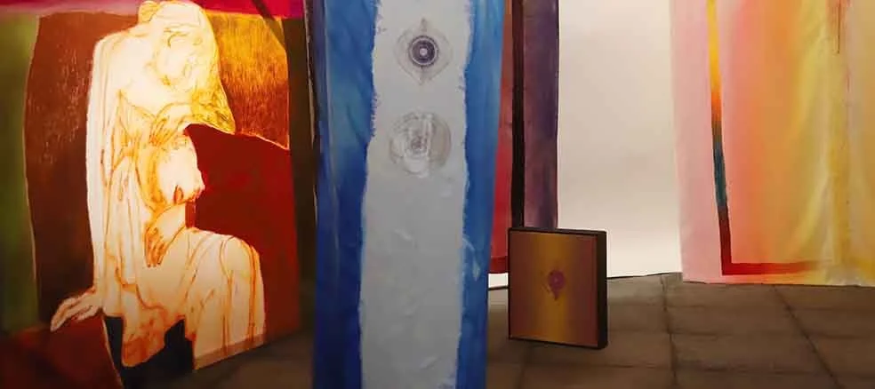 res, light instalaltion with kissing couple .jpg