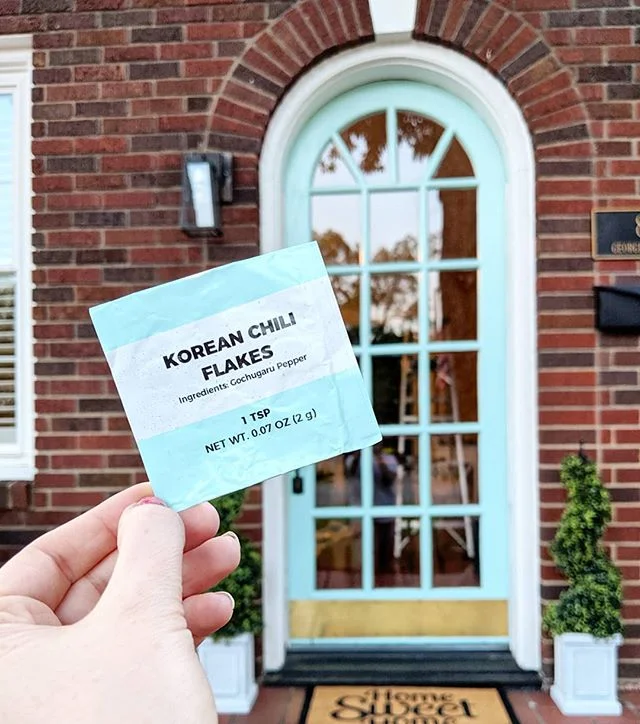 Y'all know I love a good door! It's just aDOORable! For those who were asking, the color match came from this @hellofresh packet when it dawned on me in the middle of cooking that this was actually the perfect color I wanted for our new front door 🤣