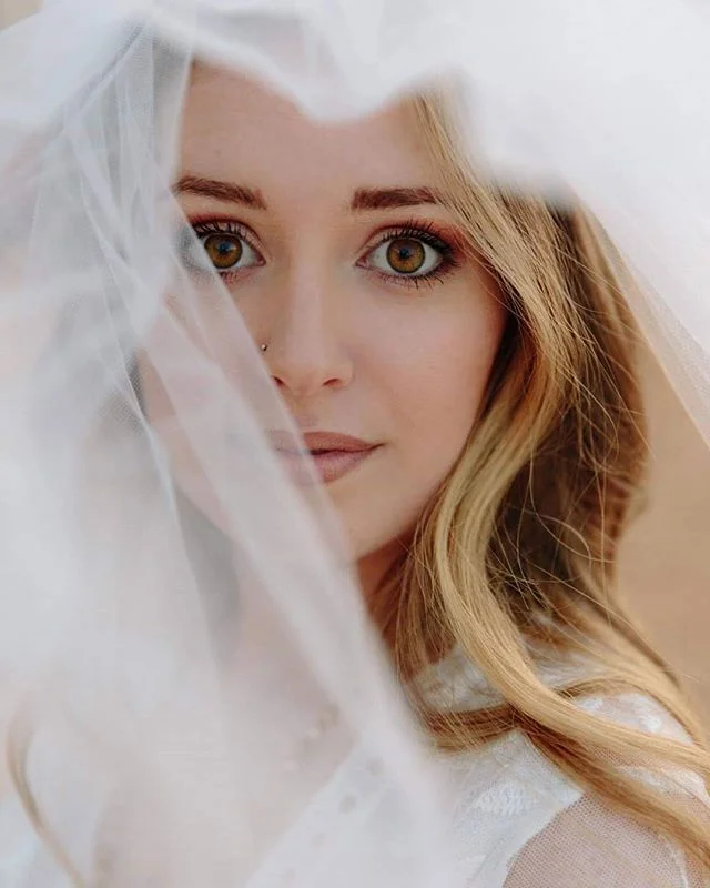 When @rwiphotography takes your bridal portraits! Book him today 😍