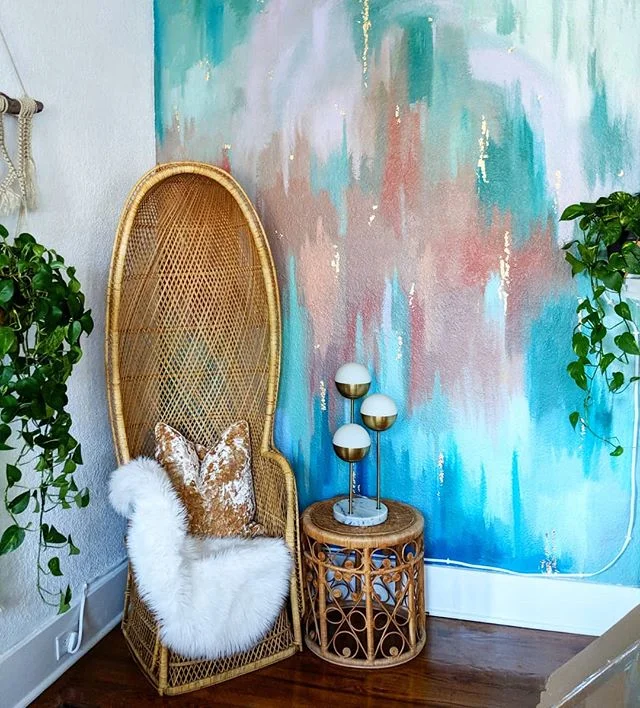 This chair is surprisingly comfortable...I see a photoshoot in the very near future 😂