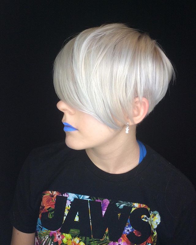 Bleach out and cut by @courtneyxcentrichair .
.
.
.
.
.
#pixie360  #transformation #pixie #pixiecut #shortpixie #pixiehaircut  #americansalon #hairbrained #authentichairarmy #hotonbeauty #bleachout #makeover #hairart #hairgoals #hairinspo #pixiepaloo