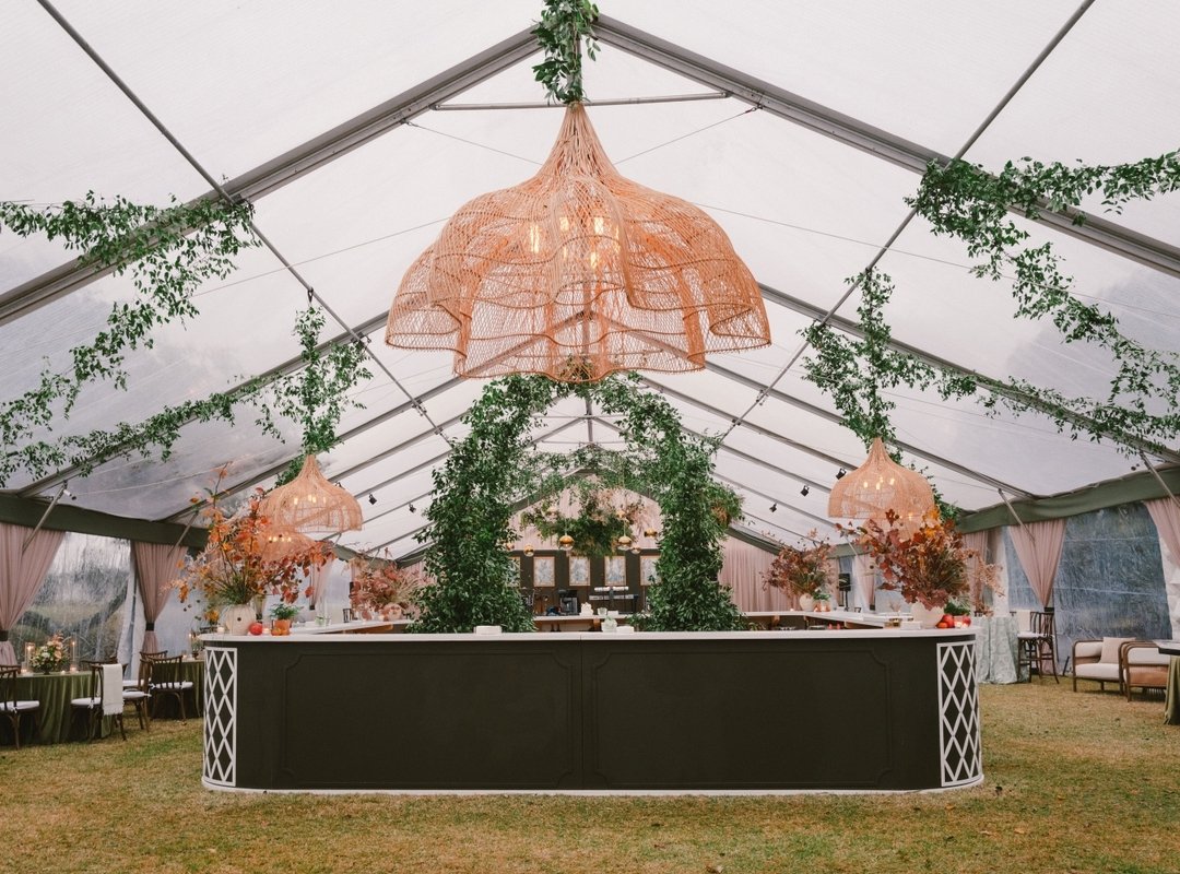 Fall olive hues 💚🍂🌿
.
.
.
#happyanniversary #anniversary #oneyearago #fallvibes #fallwedding #fallolivehues #olive #tentedreception #tentedwedding #weddingreception #greenwedding #greenerywedding #rattanlighting #taupedraping #olivevalane #polecov