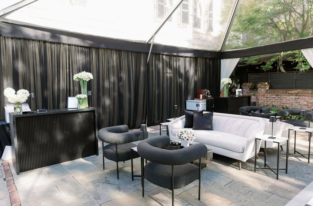 Moody black draping meets a crisp white pole cover &mdash; a quiet contrast that lets both details shine 🖤🤍.

Thoughtful layers, clean lines, and a little bit of drama, brought together with our expert touch. 
.
.
.
#thesocialspool #tentdraping #bl