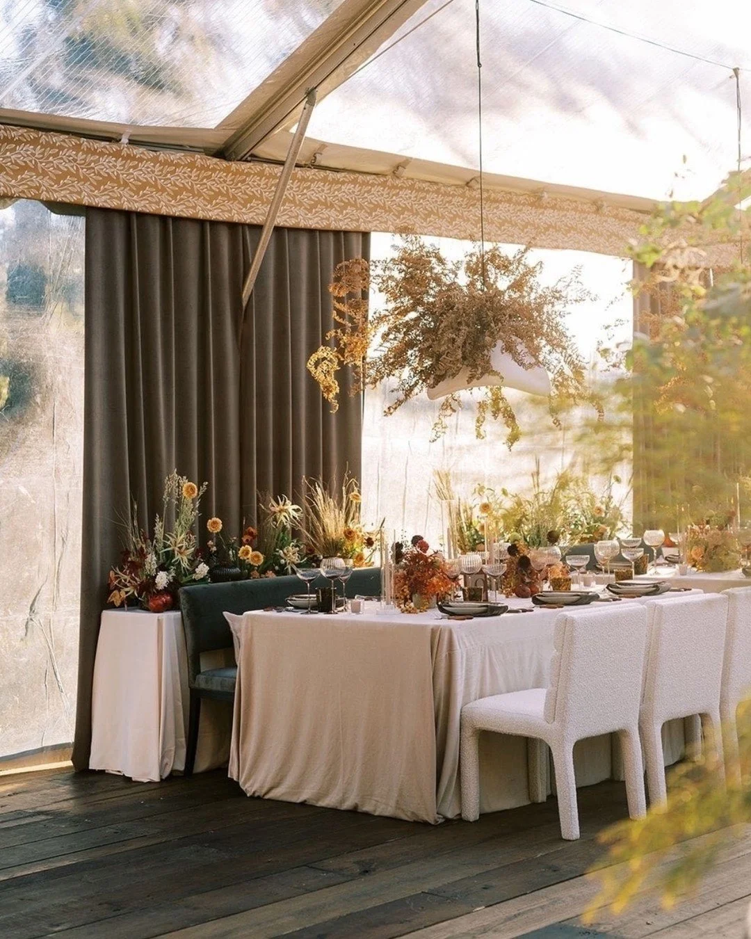 Once upon a drape... ✨ when the event design looks straight out of a storybook 📚
.
.
.
#thesocialspool #eventdraping #storybookwedding #eventfabric