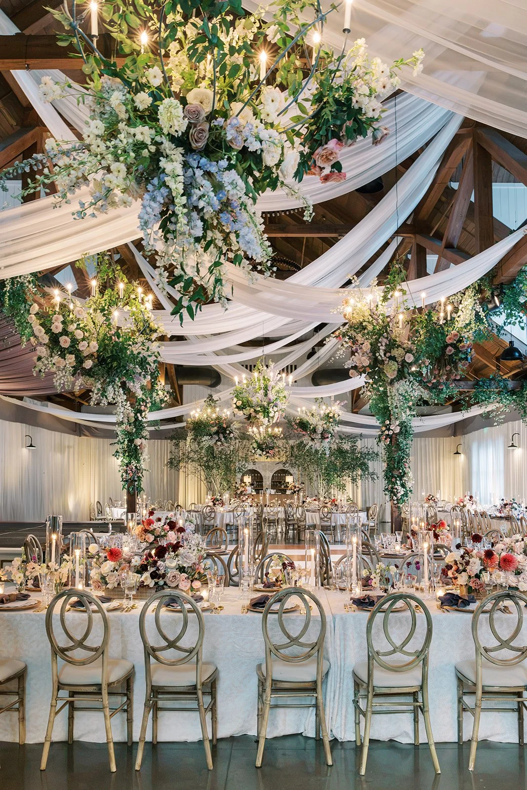 Earlier this month at The Dunlin...and still on our minds. Soft, sweeping draping, lush suspended florals, and a little ceiling magic ✨.
.
.
.
#thesocialspool #eventdraping #ceilingdraping #dunlinauberge #octoberweddings